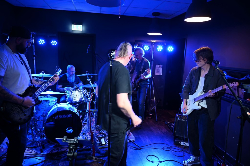 ../Images/10 jaar Ro's Barbershop 207.jpg